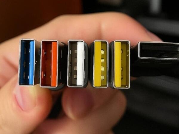 USB kabellərində hər rəng ayrı funksiyanı göstərirmiş