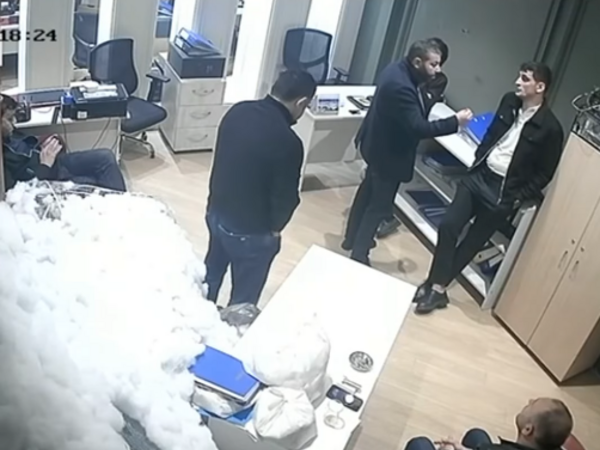 &quot;Yüksək vəzifəli məmurların adından istifadə edib biznesimə əl qoydular&quot; - Bakıda məşhur restoran bağlandı