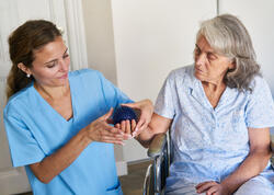 Qadınlar niyə kişilərlə müqayisədə daha tez-tez insult keçirir?