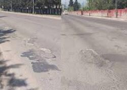 Bakıda yollarda yaranan çuxurlar sürücələri ziyana salır - VİDEO