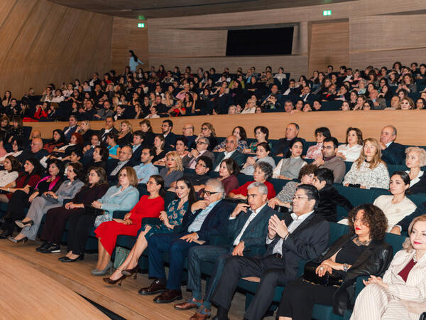 Plasido Dominqo Heydər Əliyev Mərkəzində çıxış edib - FOTO