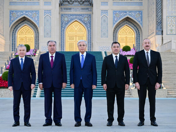 Prezident İlham Əliyev Daşkənddə İslam Sivilizasiyası Mərkəzi ilə tanış olub - FOTO