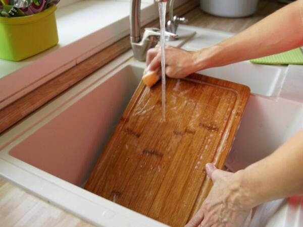 Doğrama taxtalarını əsla yuyucu tozla yumayın - <span class="color_red">SƏBƏB</span>