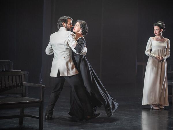 Rimas Tuminasa məxsus “Anna Karenina” Bakını valeh etdi: Tolstoyun dünya şah əsəri BİAF 2025 səhnəsində canlandı - <span class="color_red">FOTO</span>