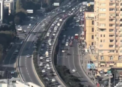 Yeni zolağa görə həftəsonu kilometrlərlə tıxac yarandı - VİDEO