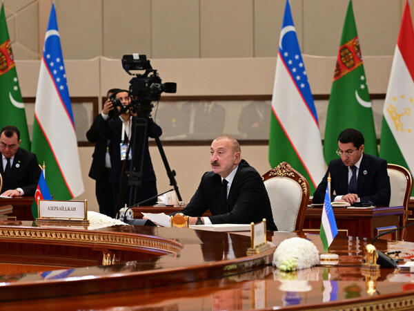 İlham Əliyev Şavkat Mirziyoyevin Azərbaycan-Özbəkistan əlaqələrinin inkişafında mühüm töhfəsini qeyd edib