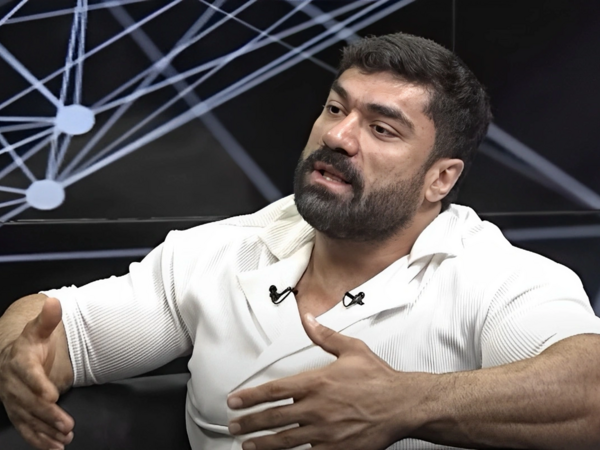 Tanınmış xanəndə efirdə göz yaşlarını saxlaya bilmədi - <span class="color_red">VİDEO</span>