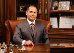 Azərbaycan əsilli milyarderin şirkətinin külli miqdarda <span class="color_red">borcu var</span>