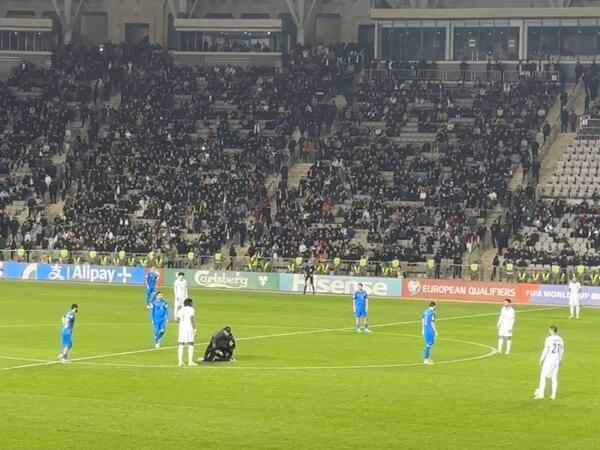 Həmin azarkeş meydançaya belə giribmiş - <span class="color_red">VİDEO</span>