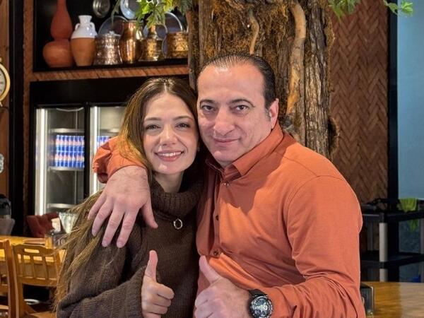 Xalq artistinin qızı yanında <span class="color_red">bu işdə çalışır</span>