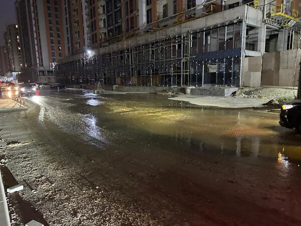 Şəhərin mərkəzində su xətti partladı - böyük gölməçə yarandı - <span class="color_red">VİDEO - FOTO</span>