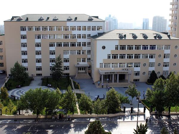 Bakı Biznes Universitetinin tələbələri diplomlarını ala bilmir - &quot;İşə də qəbul etmirlər&quot; - ŞİKAYƏT