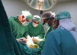 Qayınana kürəkəninə böyrəyini verdi - <span class="color_red">VİDEO</span>