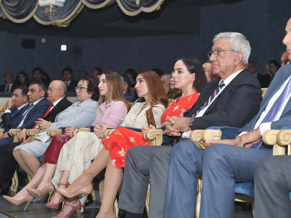 “Gülçöhrə və Əsgər” tamaşasının premyerası olub - <span class="color_red">FOTO</span>