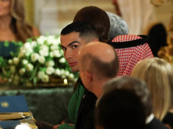 Ronaldo Ağ Evdə - VİDEO