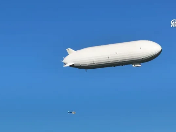 Dünyanın ən böyük təyyarəsi görüntüləndi - FOTO