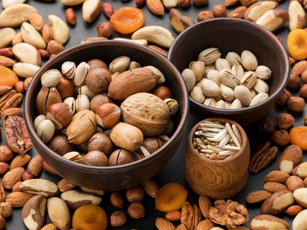 Yaşlıların uzaq durmalı olduğu 4 çərəz növü açıqlandı