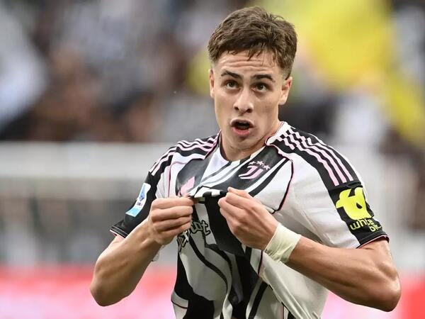 Kenan Yıldız yeni müqaviləyə imza atır