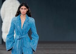 &quot;Kainat gözəli&quot; səhnədə xəstaxanalıq oldu - <span class="color_red">VİDEO</span>