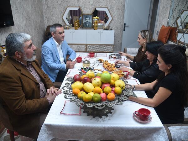 “Bakı Şəbəkəsi” İB Milli Qəhrəman, şəhid jurnalist Fəxrəddin Şahbazovun ailə üzvlərinə baş çəkib - VİDEO - FOTO