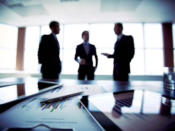 Oğuzda küçələri hər il üç qardaşın şərik şirkəti yarım milyona təmir edir