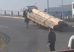 Evakuatorla taxta daşımaq istədilər, aşdı - VİDEO