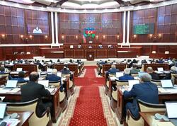 Milli Məclis YAP-ın 33-cü ildönümü münasibətilə İlham Əliyev və Mehriban Əliyevanı təbrik edib