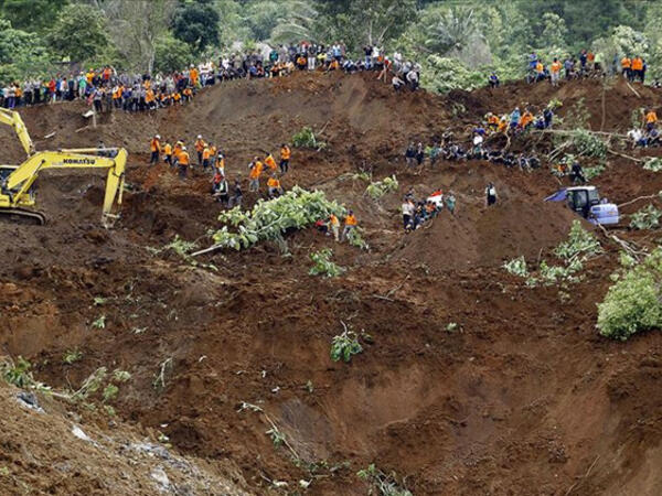 Torpaq sürüşməsi oldu - Xeyli sayda ölən və itkin düşən var