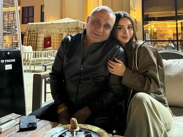 Azərbaycanlı müğənninin həkim qızı gözəlliyi ilə DİQQƏT ÇƏKDİ - <span class="color_red">VİDEO</span>