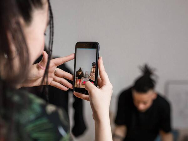 Tiktok yeniyetmələrlə bağlı qaydaları sərtləşdirdi