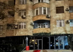 Yanan binanın sakinləri hələ də evlərinə buraxılmır - FOTO