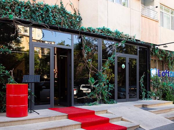 Yanğına görə restoranı ittiham etdi - FOTO