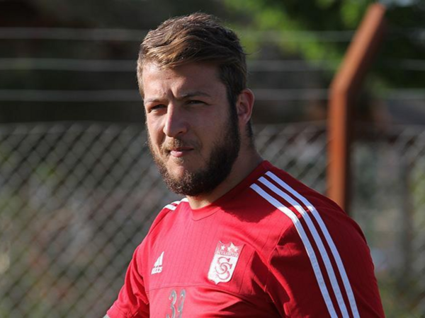 Tanınmış futbolçu “qırmızı bülleten”lə axtarışa verildi - <span class="color_red">FOTO</span>