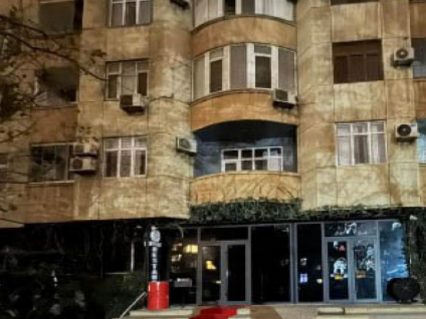 Yanan binanın sakinləri hələ də evlərinə buraxılmır - FOTO