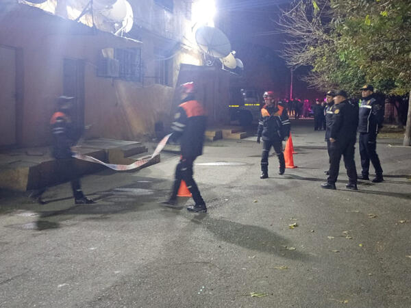 Azərbaycanda yaşayış binasında uçqun oldu - Xəsarət alanlar var - YENİLƏNİB - <span class="color_red">VİDEO - FOTOlar</span>