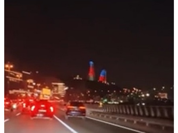 Bakıda tıxacda qalan sürücü nömrəni söküb avtobus zolağına daxil oldu - VİDEO