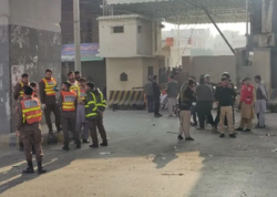 Pakistanda polis qərargahına hücum: Ölənlər var - FOTO