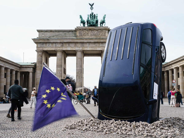 Almaniya uçurumun kənarında: Gələcəkdən qorxan sənaye nəhəngi