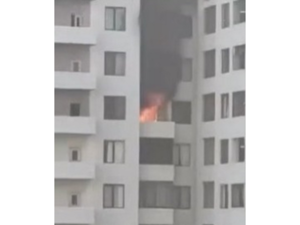 Bakıda çoxmərtəbəli binada yanğın söndürülüb - YENİLƏNİB - VİDEO