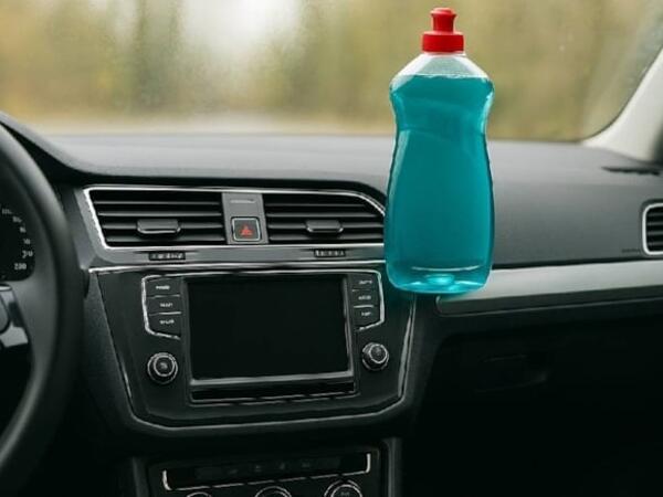 Avtomobilin şüşəsinə qabyuyan maye çəkin - <span class="color_red">səbəb</span>