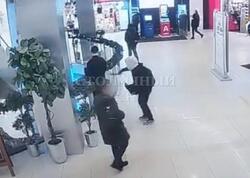 16 yaşlı Hüseyn mühafizəçini belə bıçaqlayıb - <span class="color_red">VİDEO</span>