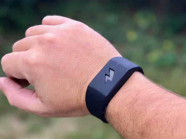 Söyüş söyəndə bədənə &quot;tok&quot; verən qolbaq hazırlandı