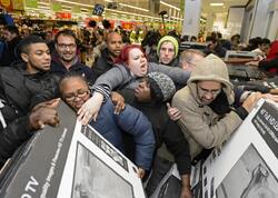 &quot;Black Friday&quot; böhran günü idi - Xaosdan qlobal alış-veriş festivalına - <span class="color_red">FOTO</span>