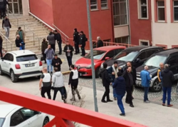 Türkiyədə silahlı şəxs universitet əməkdaşını girov götürdü - FOTO