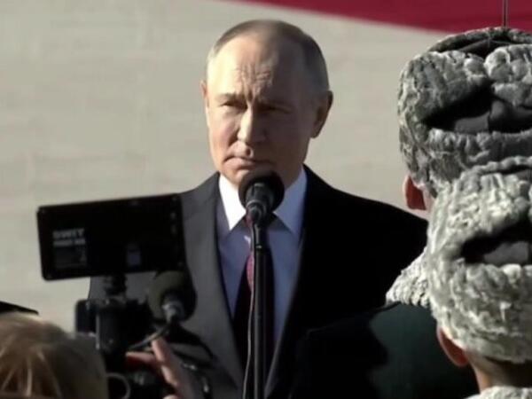 Putin hərbçiləri türk dilində salamladı - VİDEO