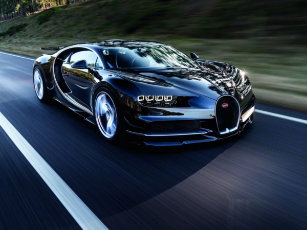 &quot;Bugatti&quot;ni saatda 414 km sürətlə SÜRDÜ - <span class="color_red">VİDEO</span>