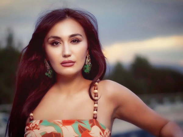 Zülfiyyə Qurbanova sürücünü ifşa etdi – “Maşın mənimdir, nə istəyirəm edirəm”