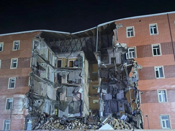 Goranboyda binanın blokunun uçma anı - <span class="color_red">VİDEO</span>