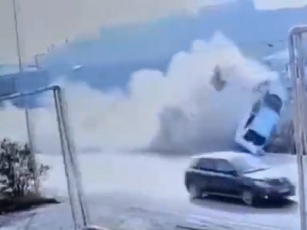 Bakıda dəhşətli qəza: Sürücü avtomobildən uçdu - ANBAAN VİDEO