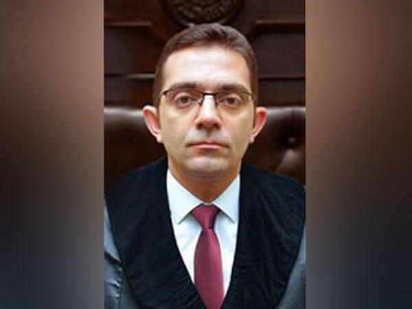 Kiçik qardaşın yerinə böyüyünün həbs edilməsi iddiasına - Məhkəmədən cavab